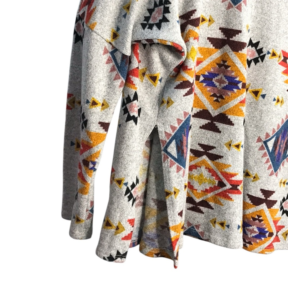 Lovely J - Aztec Geometric Patterned V-Neck Women's Top - Picture 3 of 4